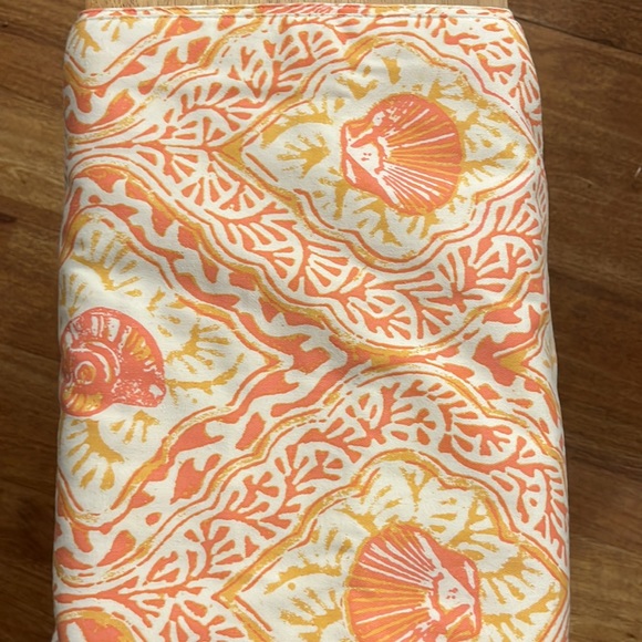 Tahari Home table runner - Picture 3 of 3